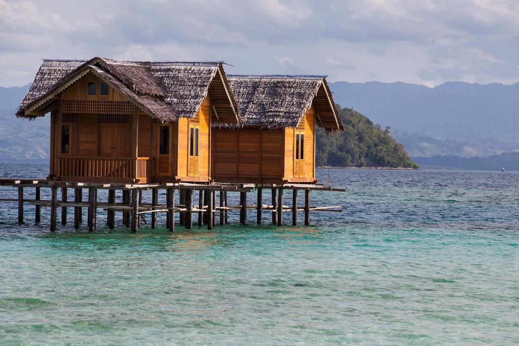 Amaris Hotel Gorontalo Esterno foto