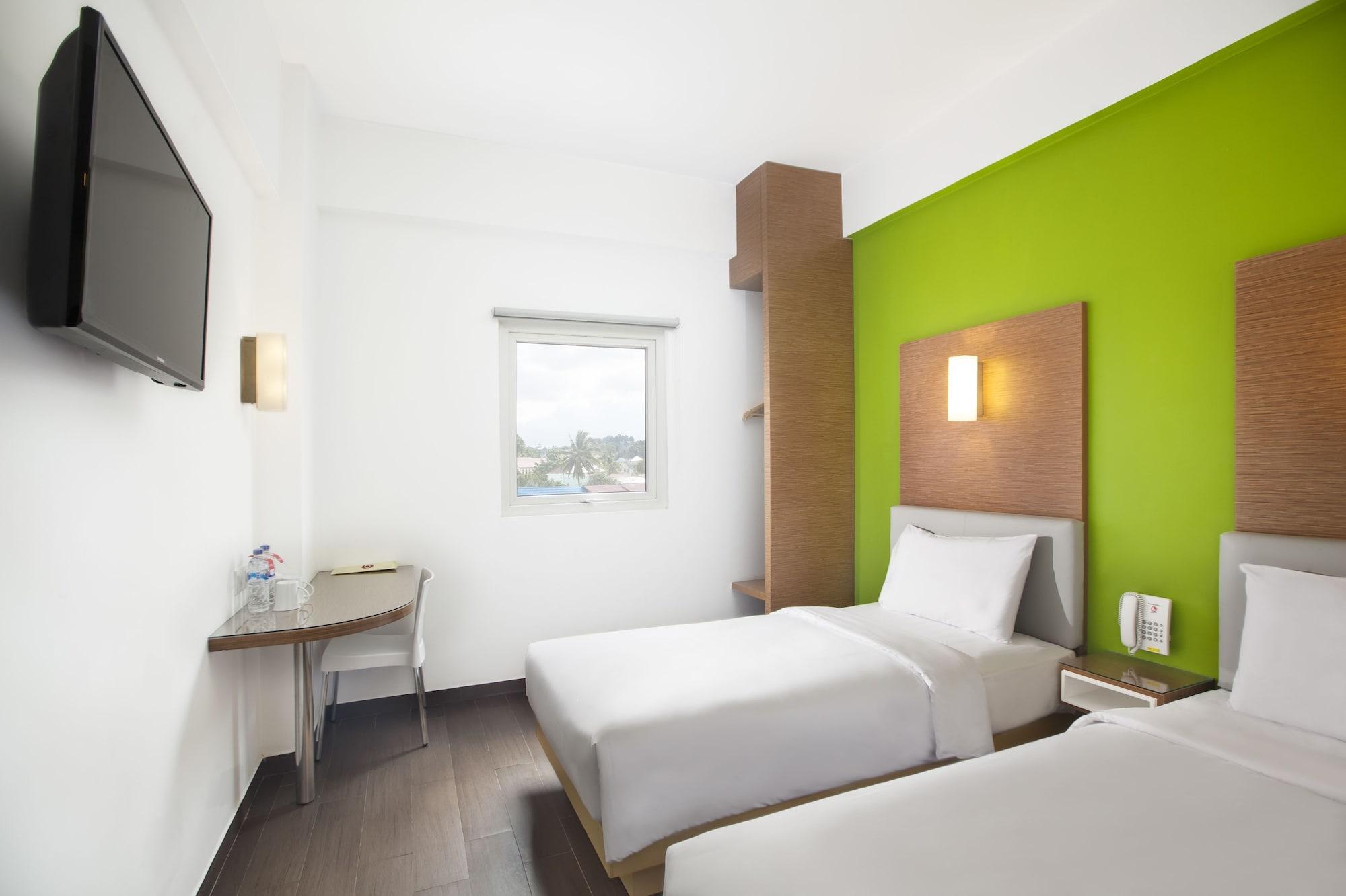 Amaris Hotel Gorontalo Esterno foto